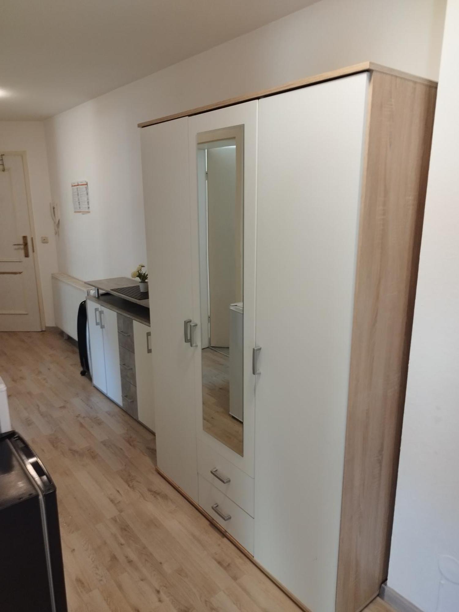 Flex Aparts - Grosse, Moeblierte Wohnung In Zwickau Mit 2 Zimmern מראה חיצוני תמונה