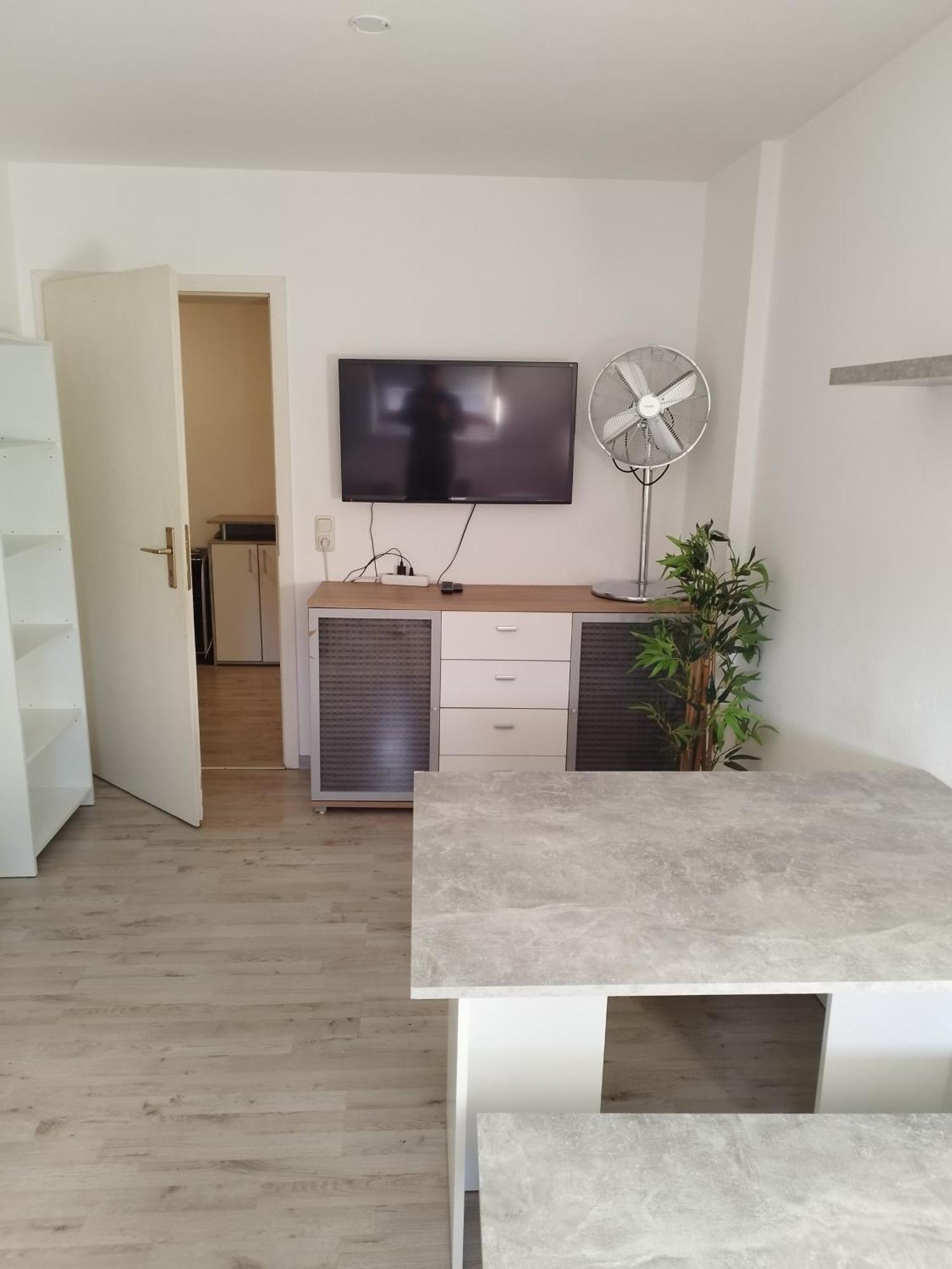 Flex Aparts - Grosse, Moeblierte Wohnung In Zwickau Mit 2 Zimmern מראה חיצוני תמונה